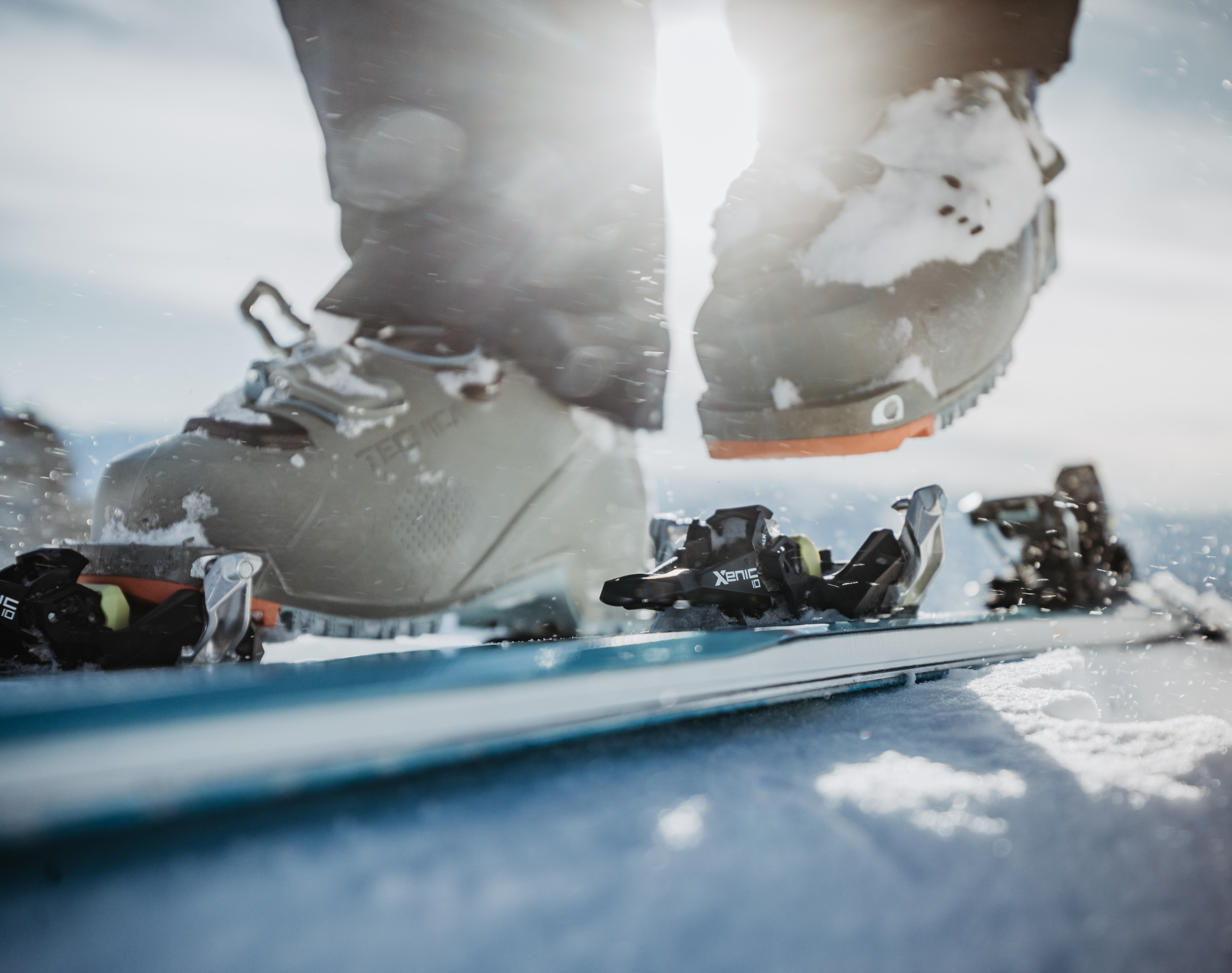 Xenic: Peak performer. Lightweight ski touring binding with