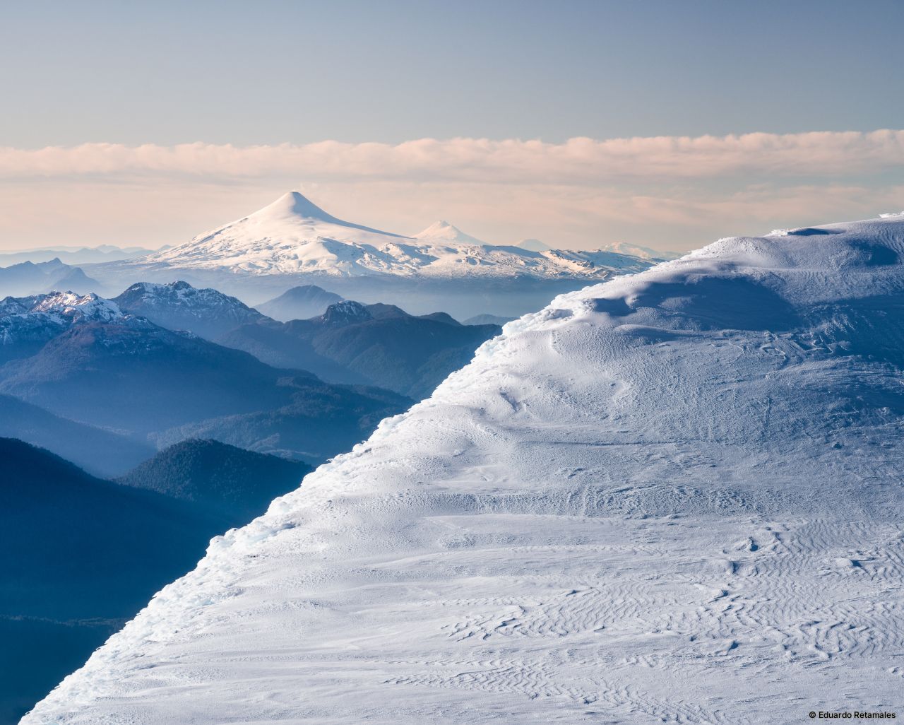Gipfel und Krater des Mocho Vulkan